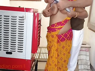Indian XXX Cooler repair man lady-love in hindi